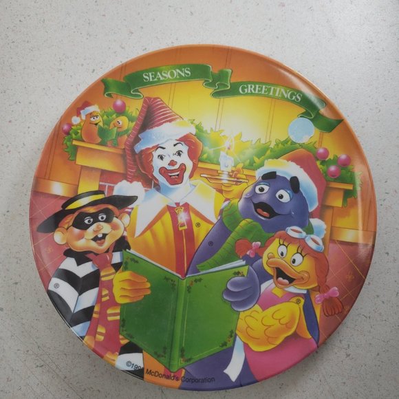 Ronald McDonald 1995 Christmas Seasons Greeting Caroling Plastic Plates - Picture 5 of 6